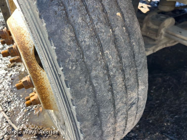 image for item LD9932 2008 GMC C5500 truck cab and chassis