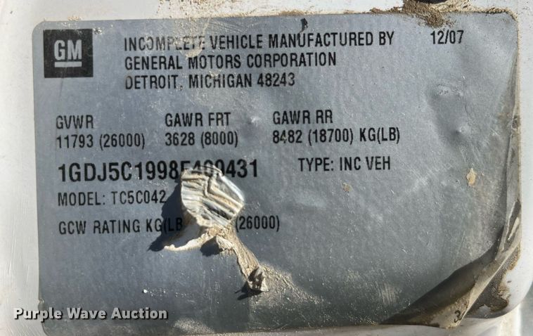 image for item LD9932 2008 GMC C5500 truck cab and chassis