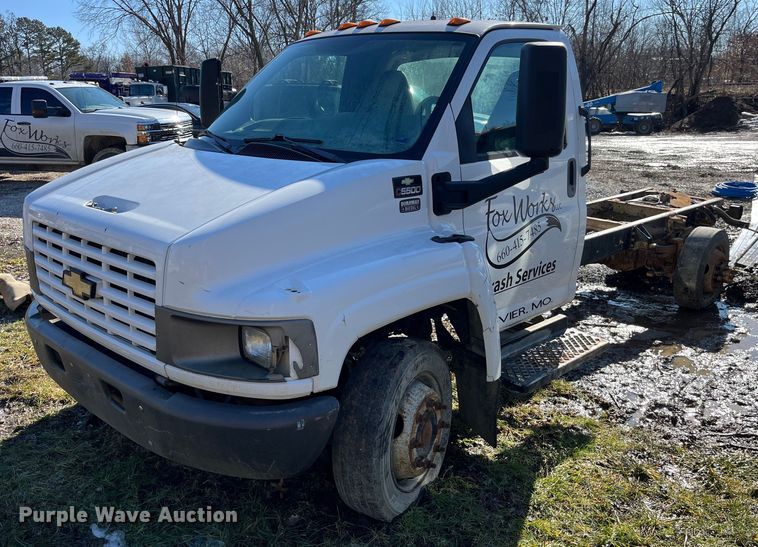 image for item LD9933 2006 Chevrolet C5500 truck cab and chassis