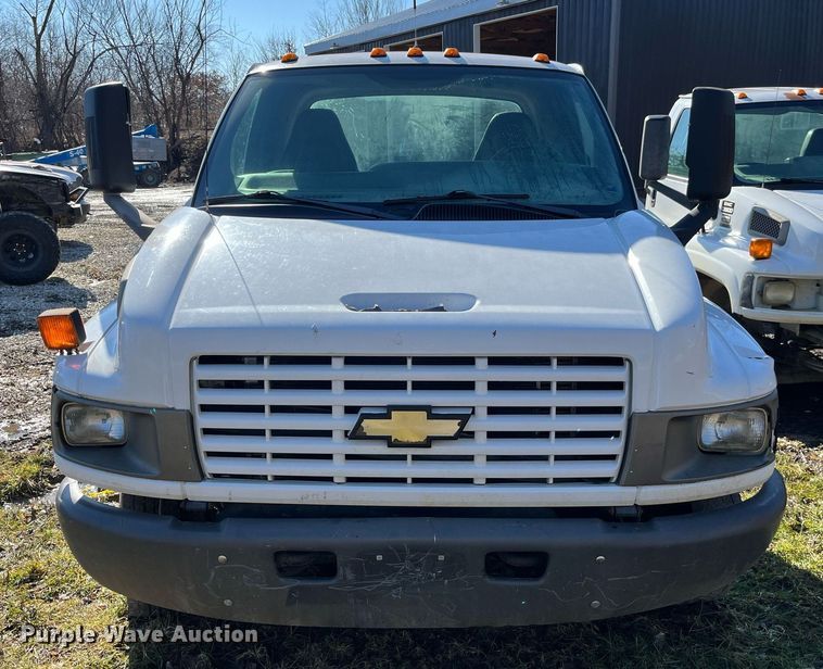 image for item LD9933 2006 Chevrolet C5500 truck cab and chassis
