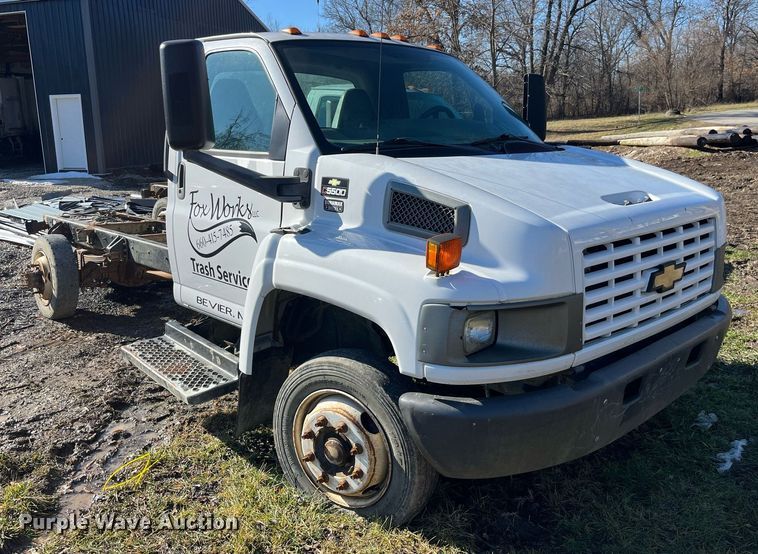 image for item LD9933 2006 Chevrolet C5500 truck cab and chassis