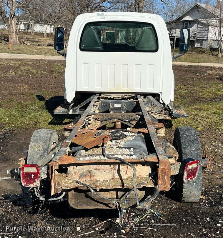 image for item LD9933 2006 Chevrolet C5500 truck cab and chassis