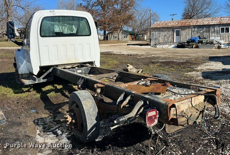 image for item LD9933 2006 Chevrolet C5500 truck cab and chassis