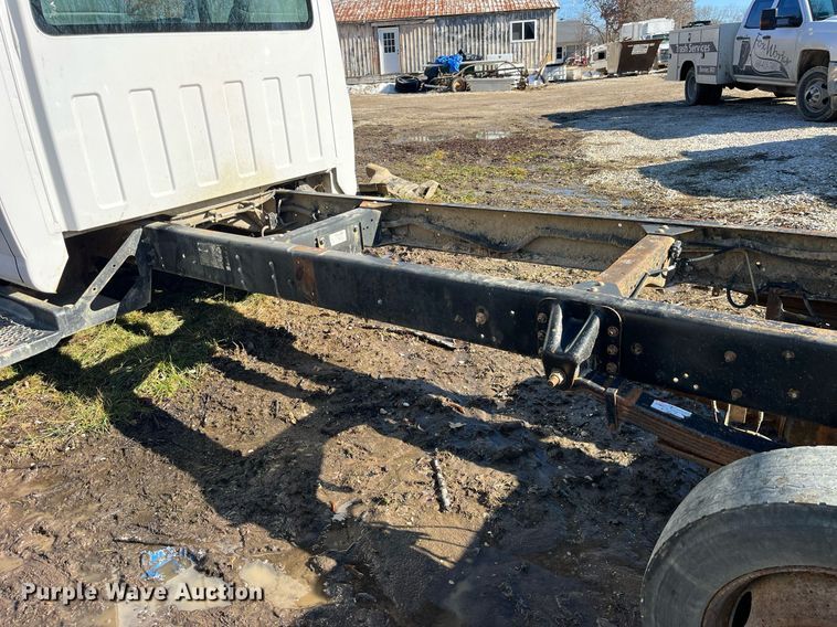 image for item LD9933 2006 Chevrolet C5500 truck cab and chassis