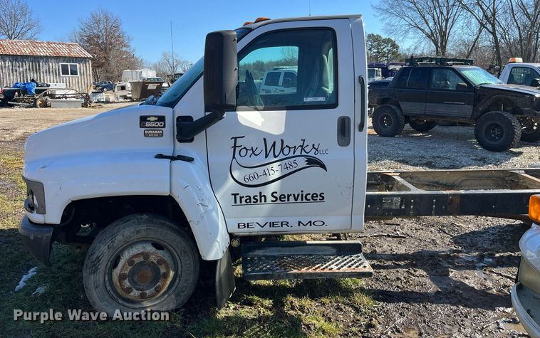 image for item LD9933 2006 Chevrolet C5500 truck cab and chassis