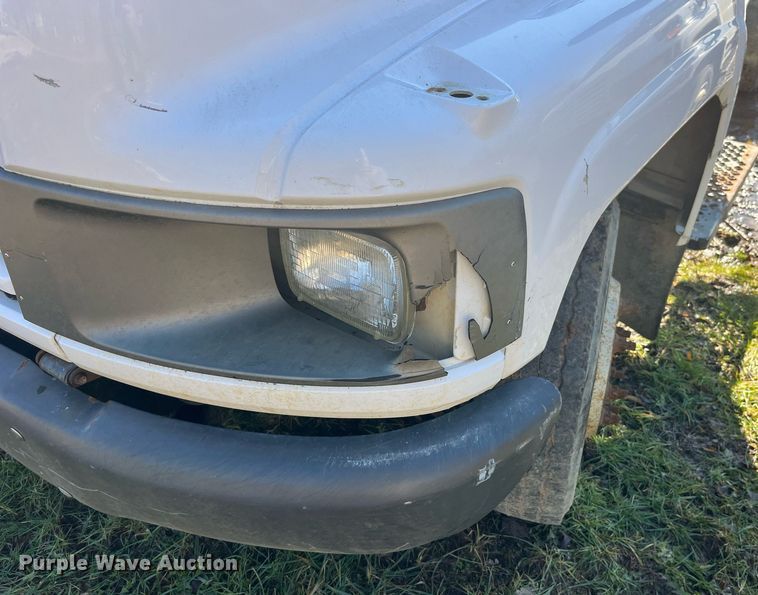 image for item LD9933 2006 Chevrolet C5500 truck cab and chassis