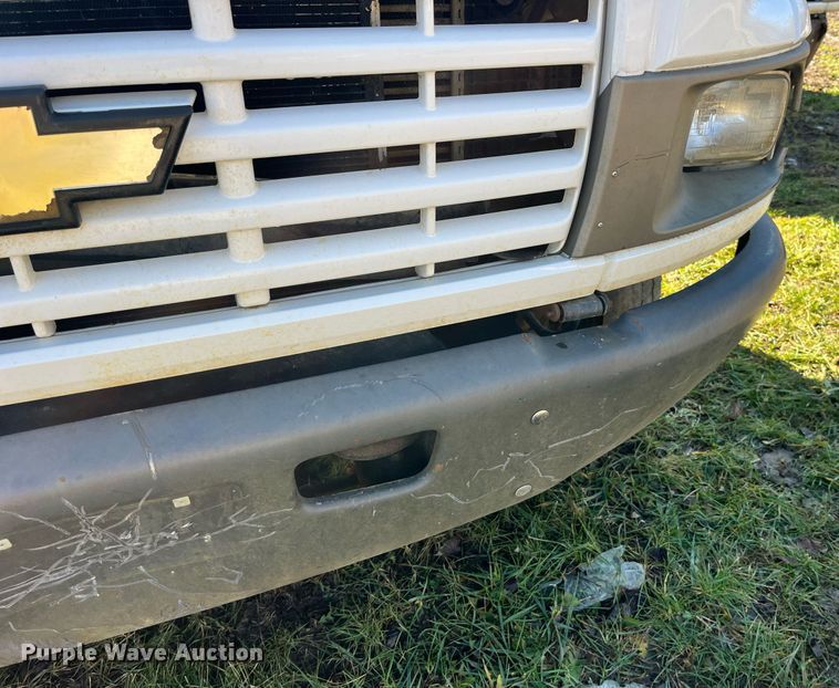 image for item LD9933 2006 Chevrolet C5500 truck cab and chassis