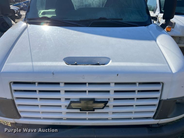 image for item LD9933 2006 Chevrolet C5500 truck cab and chassis