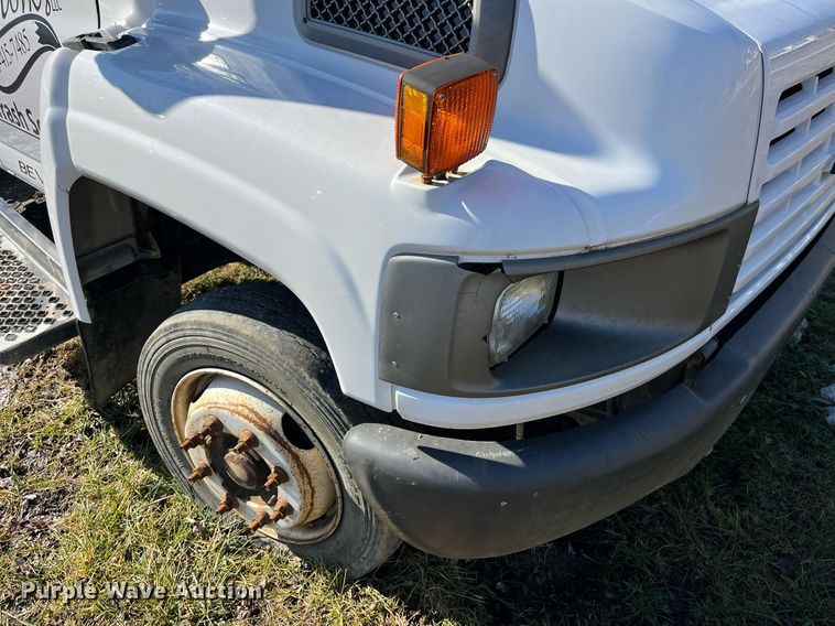 image for item LD9933 2006 Chevrolet C5500 truck cab and chassis