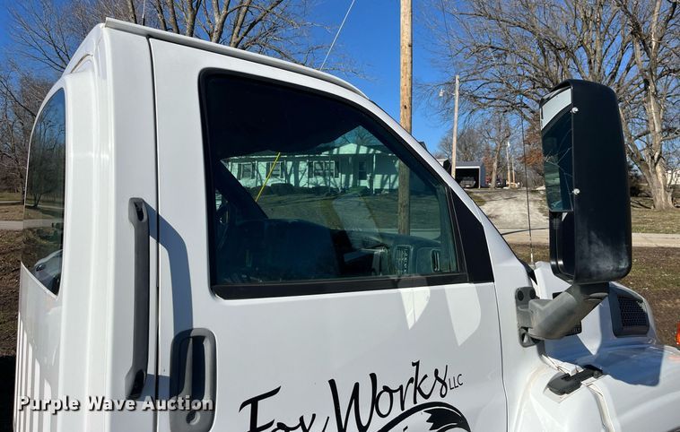 image for item LD9933 2006 Chevrolet C5500 truck cab and chassis