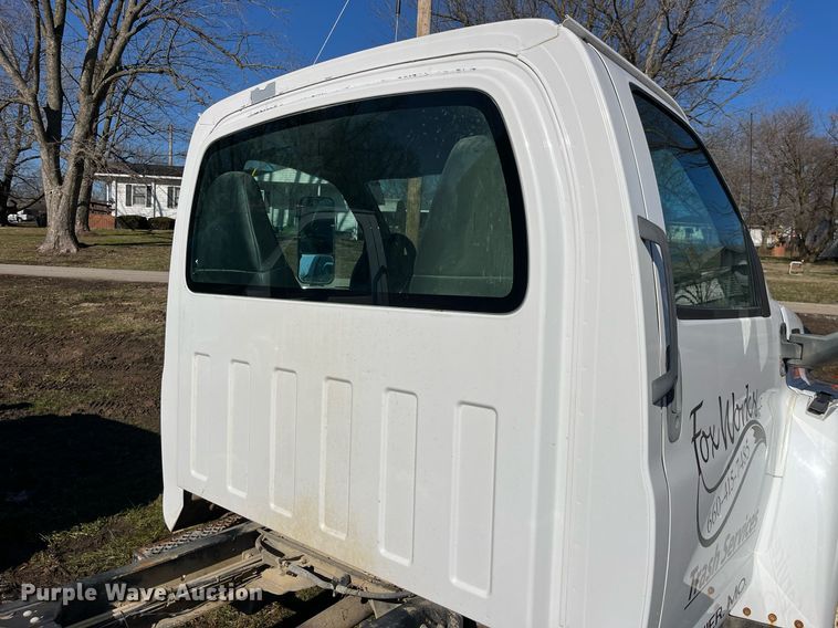 image for item LD9933 2006 Chevrolet C5500 truck cab and chassis