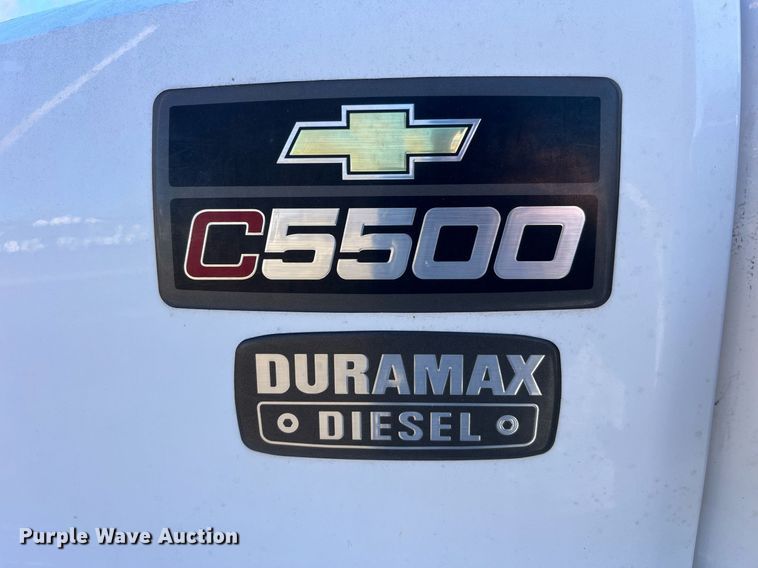 image for item LD9933 2006 Chevrolet C5500 truck cab and chassis