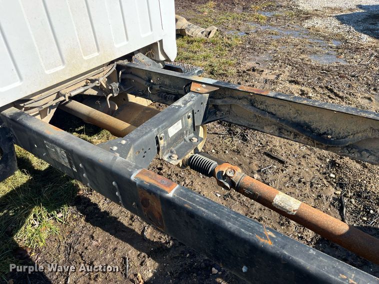 image for item LD9933 2006 Chevrolet C5500 truck cab and chassis