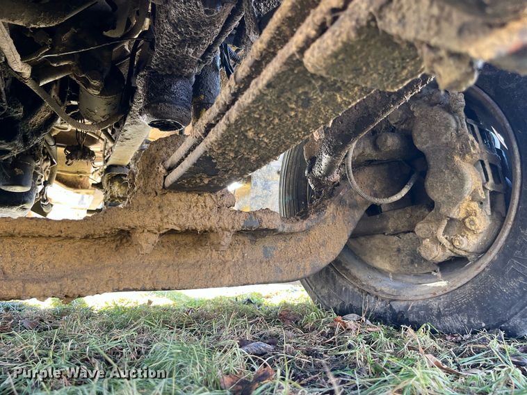 image for item LD9933 2006 Chevrolet C5500 truck cab and chassis