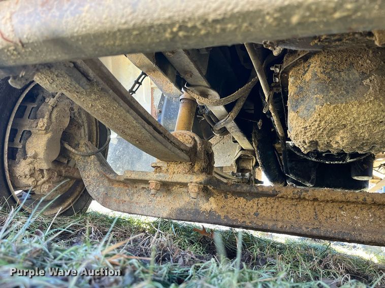 image for item LD9933 2006 Chevrolet C5500 truck cab and chassis