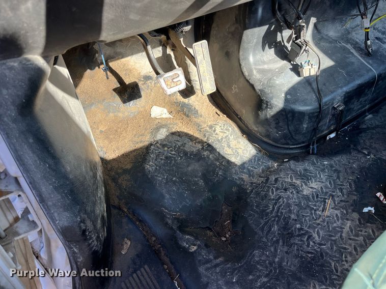 image for item LD9933 2006 Chevrolet C5500 truck cab and chassis