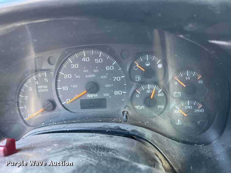 image for item LD9933 2006 Chevrolet C5500 truck cab and chassis