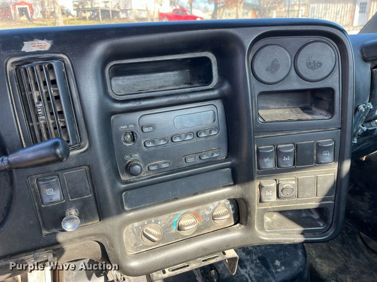 image for item LD9933 2006 Chevrolet C5500 truck cab and chassis