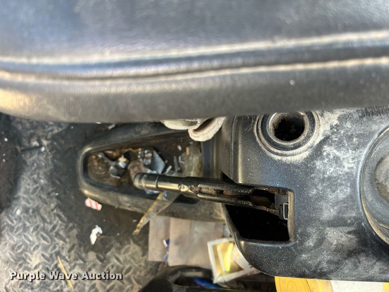 image for item LD9933 2006 Chevrolet C5500 truck cab and chassis