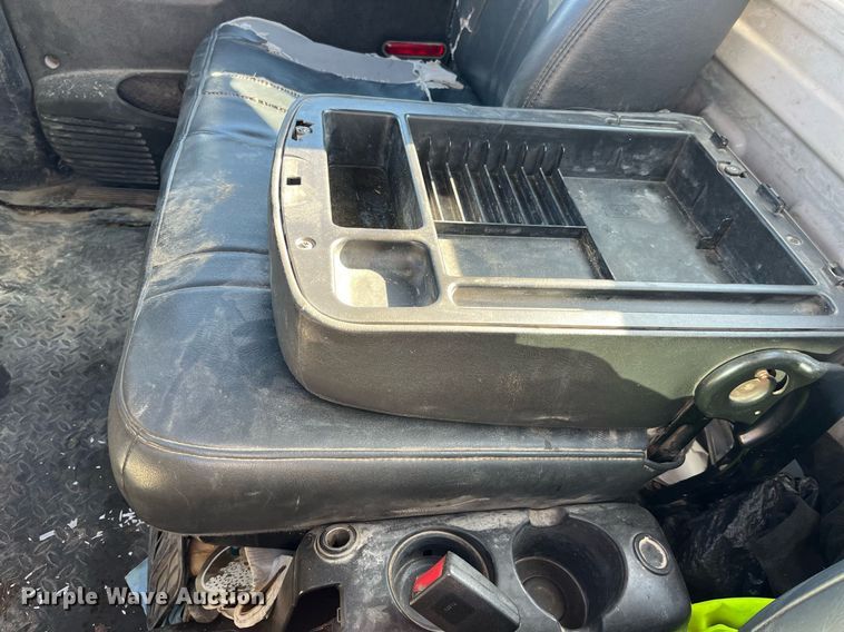 image for item LD9933 2006 Chevrolet C5500 truck cab and chassis