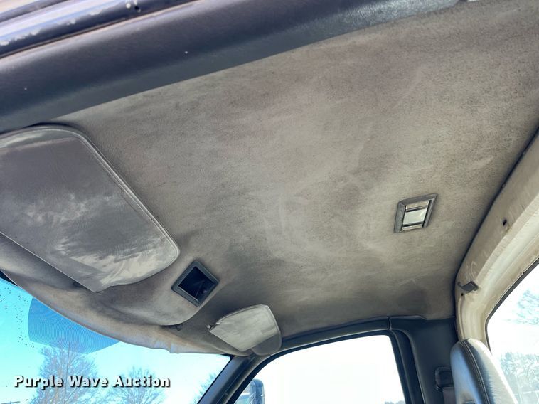 image for item LD9933 2006 Chevrolet C5500 truck cab and chassis