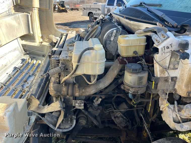 image for item LD9933 2006 Chevrolet C5500 truck cab and chassis