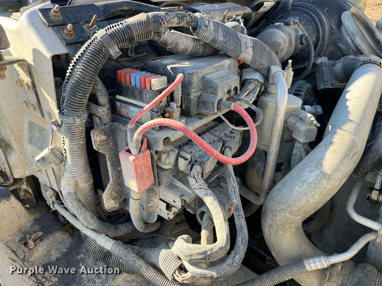 image for item LD9933 2006 Chevrolet C5500 truck cab and chassis