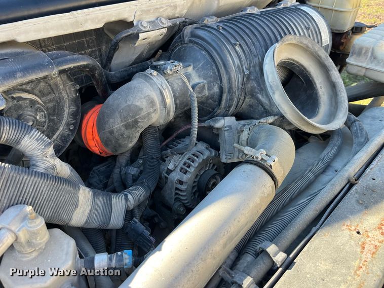 image for item LD9933 2006 Chevrolet C5500 truck cab and chassis