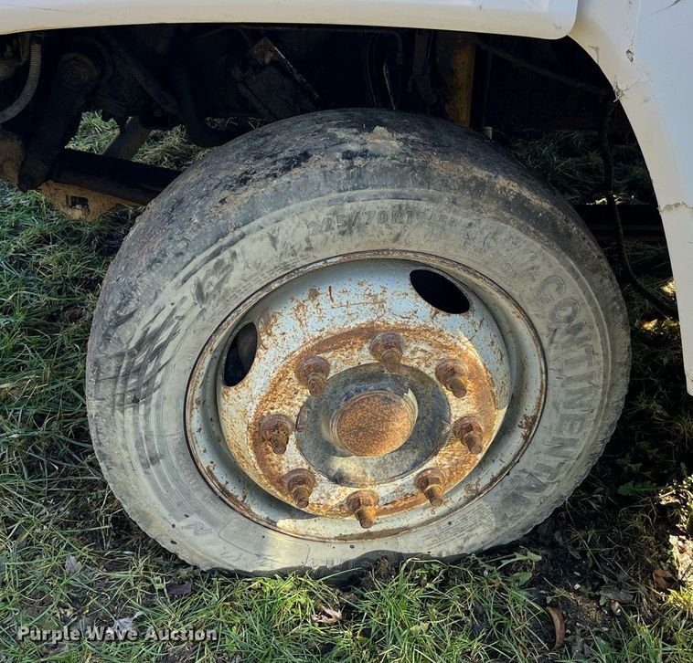 image for item LD9933 2006 Chevrolet C5500 truck cab and chassis