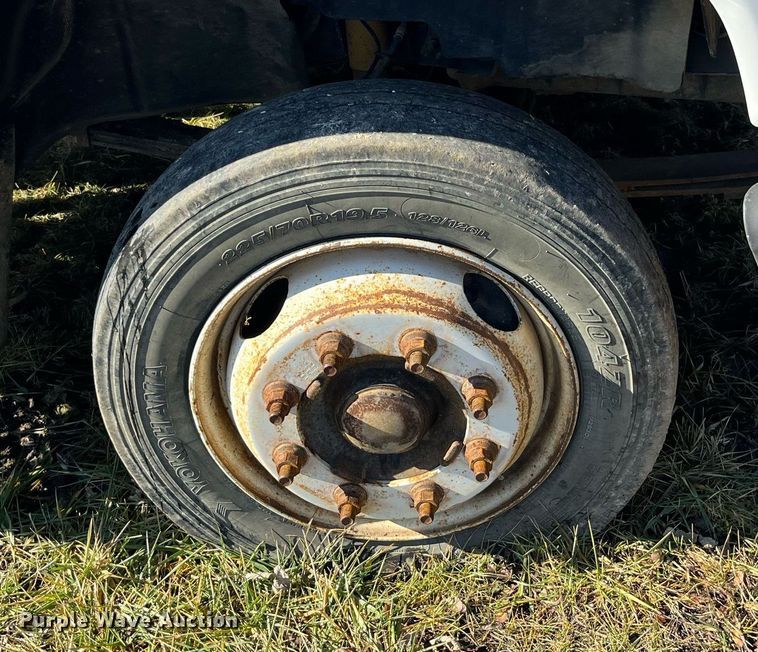 image for item LD9933 2006 Chevrolet C5500 truck cab and chassis