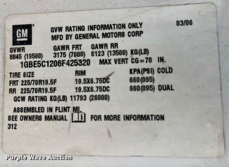 image for item LD9933 2006 Chevrolet C5500 truck cab and chassis