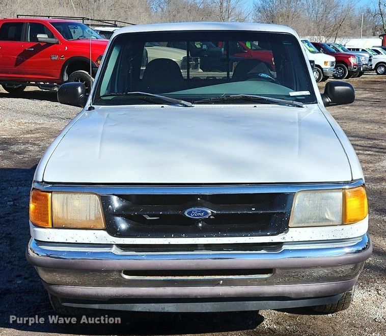 image for item LJ9527 1997 Ford Ranger SuperCab pickup truck