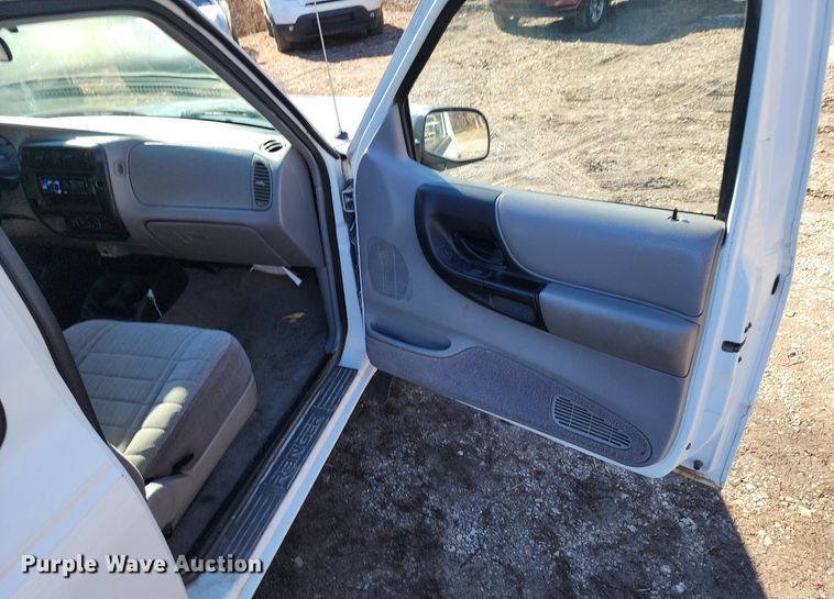 image for item LJ9527 1997 Ford Ranger SuperCab pickup truck