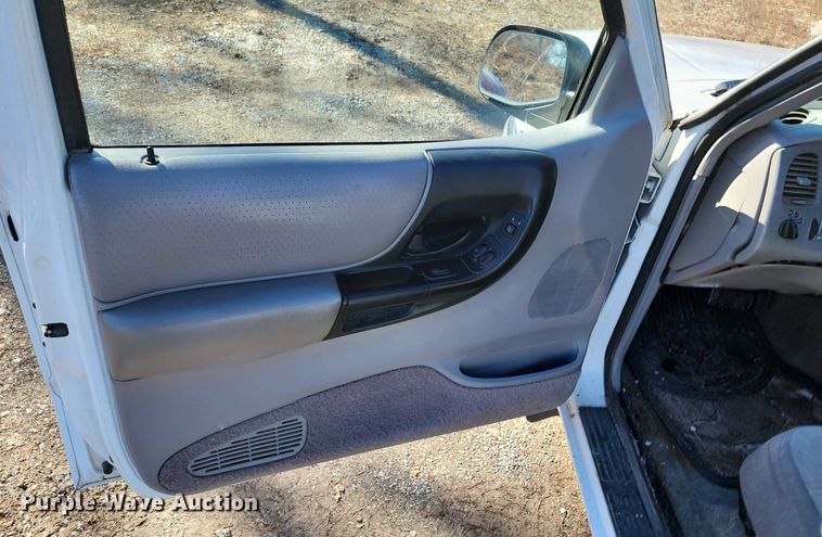 image for item LJ9527 1997 Ford Ranger SuperCab pickup truck