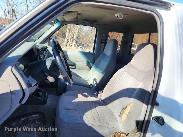 image for item LJ9527 1997 Ford Ranger SuperCab pickup truck