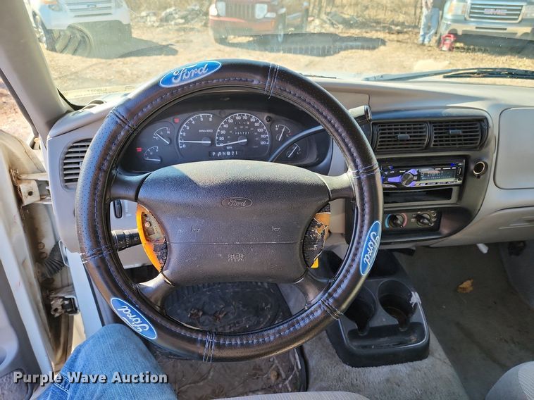 image for item LJ9527 1997 Ford Ranger SuperCab pickup truck