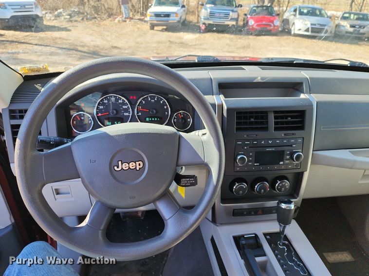 image for item LJ9528 2008 Jeep Liberty SUV