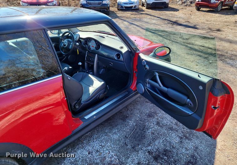 image for item LJ9530 2004 Mini Cooper S 