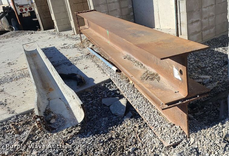 image for item LJ9539 (2) steel I-beams