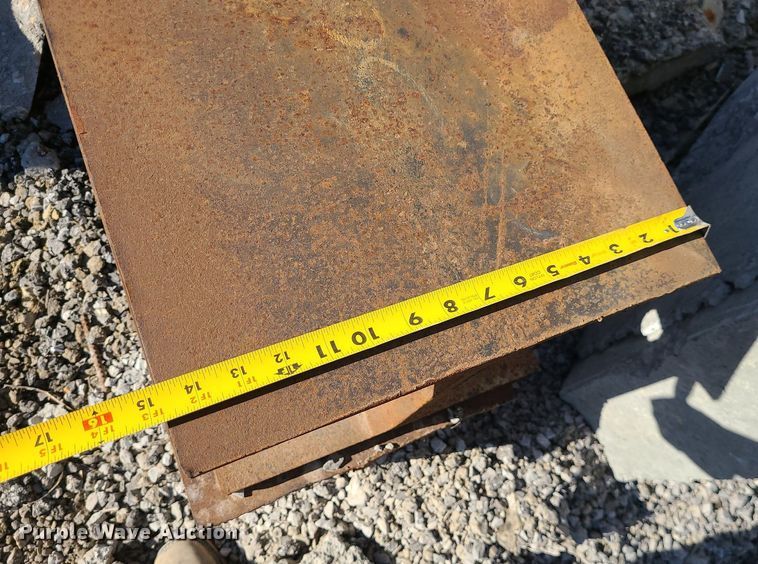 image for item LJ9539 (2) steel I-beams