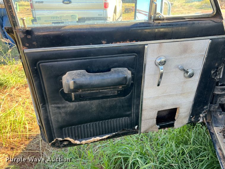 image for item LV9161 1981 Jeep J10 pickup truck