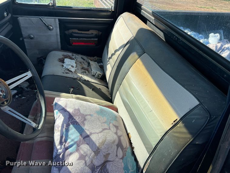 image for item LV9161 1981 Jeep J10 pickup truck