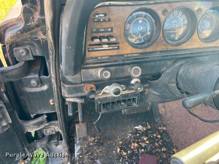 image for item LV9161 1981 Jeep J10 pickup truck