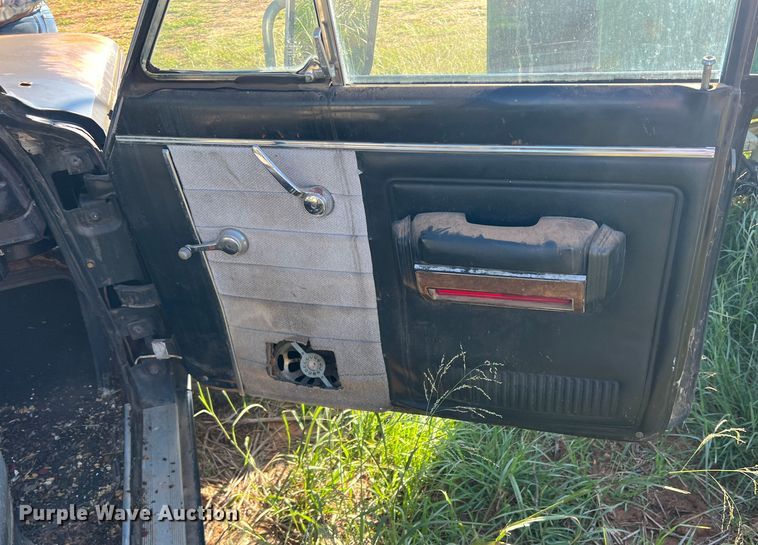 image for item LV9161 1981 Jeep J10 pickup truck