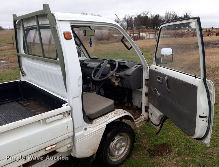 image for item LY9019 1990 Suzuki Carry 660 mini truck