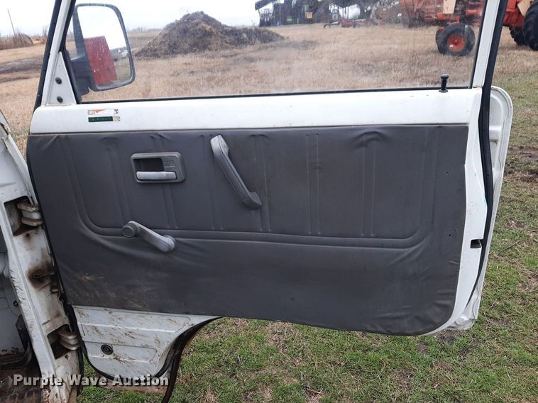 image for item LY9019 1990 Suzuki Carry 660 mini truck