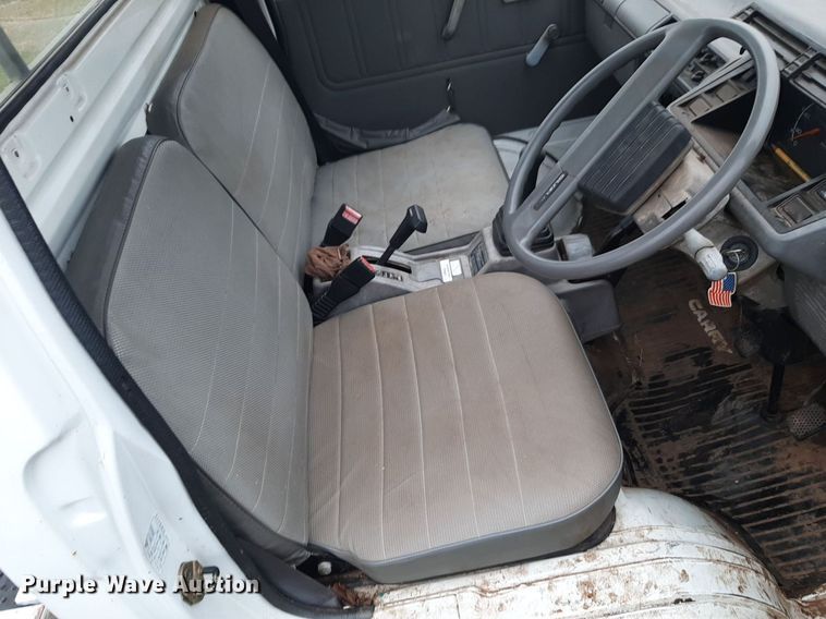 image for item LY9019 1990 Suzuki Carry 660 mini truck