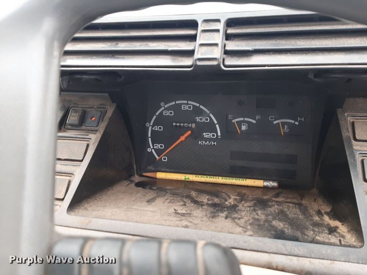 image for item LY9019 1990 Suzuki Carry 660 mini truck