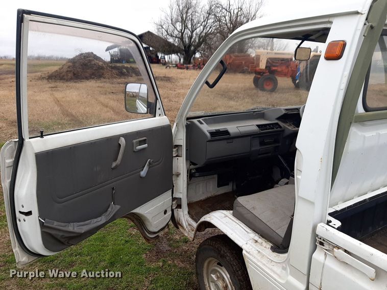 image for item LY9019 1990 Suzuki Carry 660 mini truck