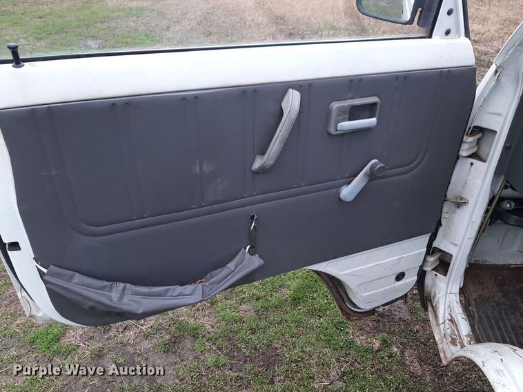 image for item LY9019 1990 Suzuki Carry 660 mini truck
